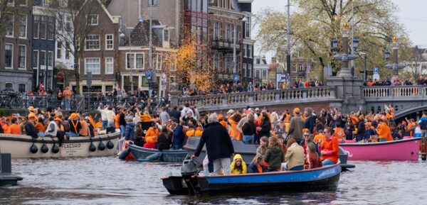 Feestdagen en Koningsdag: Hoe Vieren We Feest bij Koningsdag?